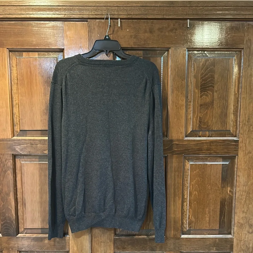 Express Men's V-Neck Sweater Size Large Charcoal Gray 100%‎ Cotton Lion Logo L